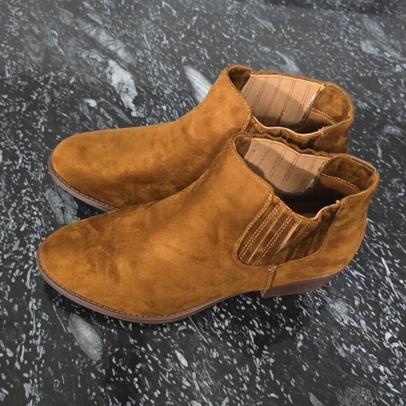 BRAND NEW SHOELAND ARLO- LOW STACKED HEEL ALMOND TOE CASUAL ANKLE BOOTIES - Picture 11 of 15